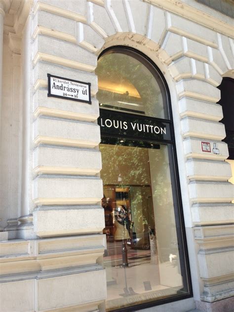 louis vuitton budapest locations.